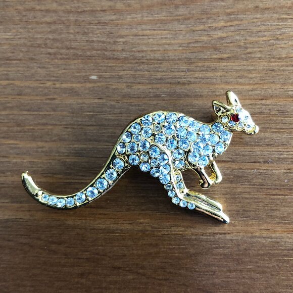 Vintage Jewelry - SALE 2/$29 - Vintage Gold Toned Crystal Wallaby Brooch